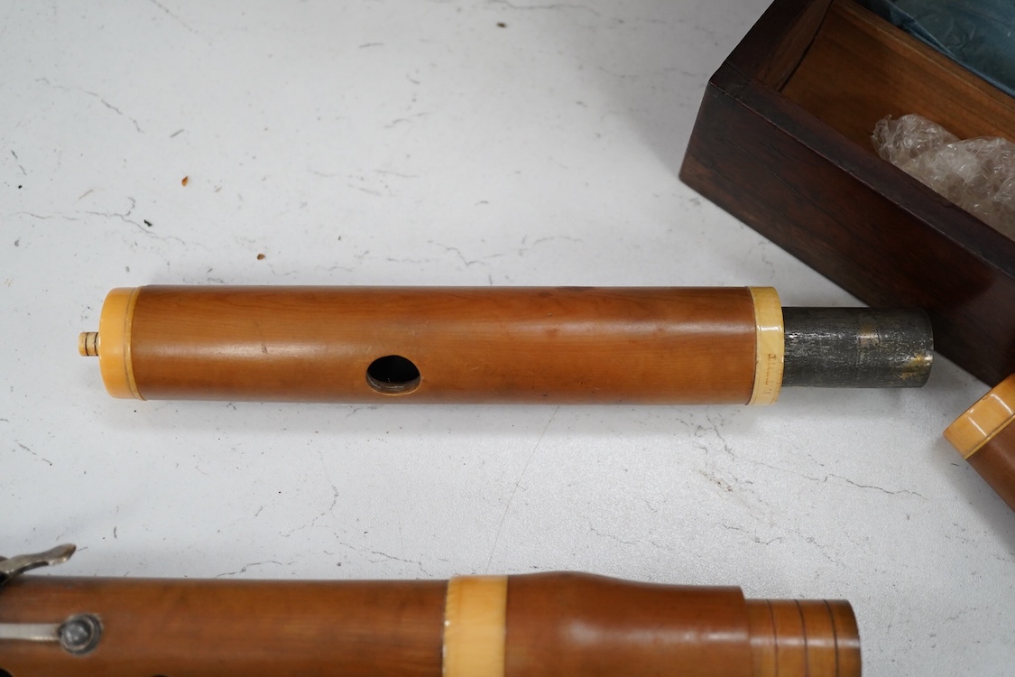 A 19th century boxwood and ivory flute by Potter, Johnson’s Court, Fleet Street, London, in a mahogany case, with early eight key system, ivory submission ref: RERLAL9Y